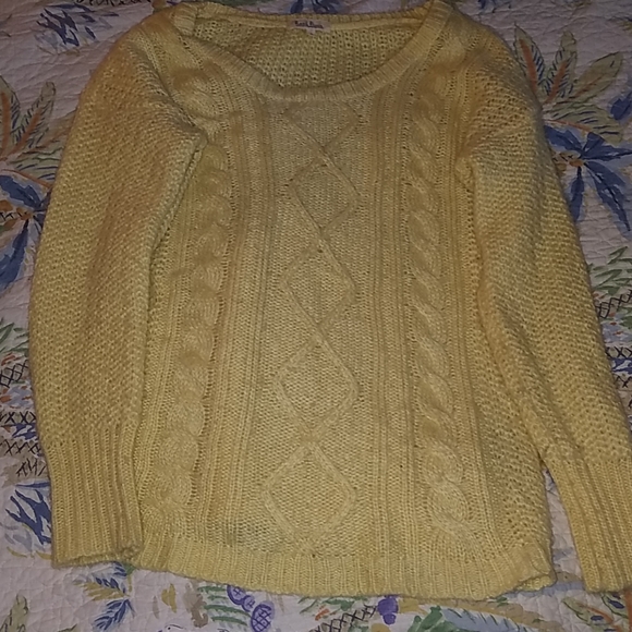 Yellow cable knit sweater! - Picture 1 of 2